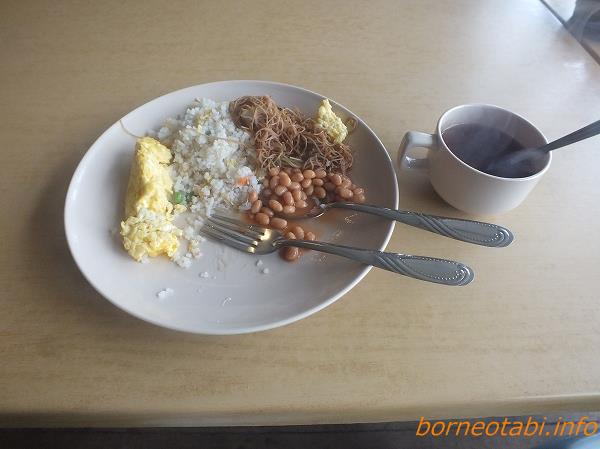 朝食　食べてから気付いて撮影　ラバンラタ小屋2012.5．22